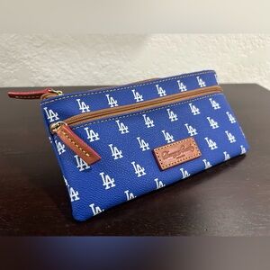Dooney & Bourke Los Angeles Dodgers clutch/pouch